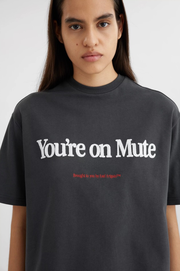Camiseta Mudo Axel Arigato Preto Desbotado