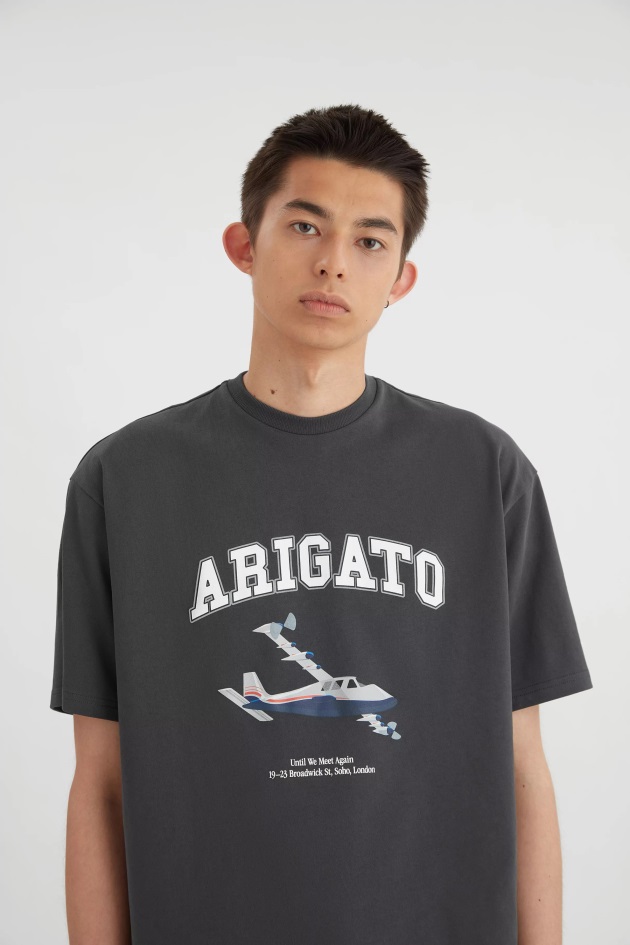 Axel Arigato Camiseta Preta Desbotada Voyage